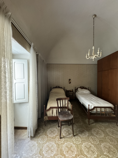 Image No.13-8 Bed Townhouse for sale