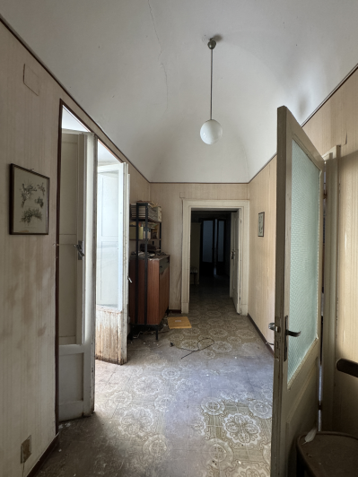 Image No.20-8 Bed Townhouse for sale