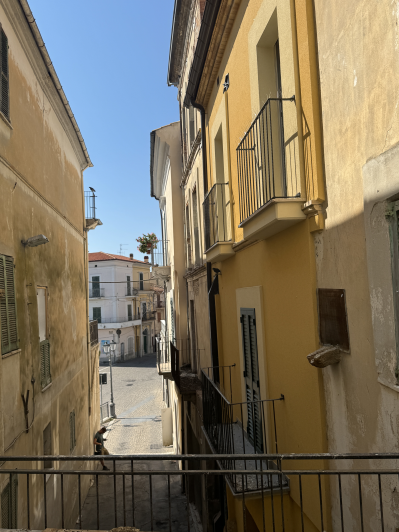 Image No.17-8 Bed Townhouse for sale