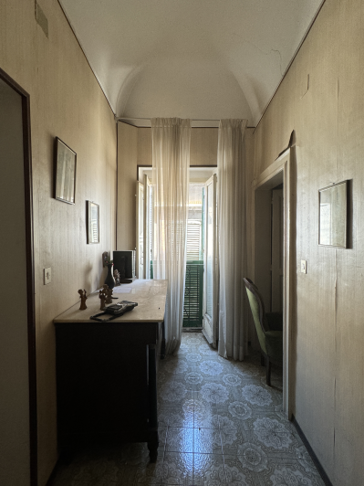 Image No.9-8 Bed Townhouse for sale