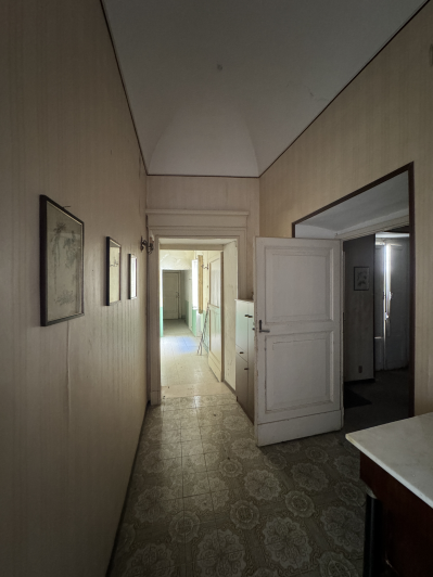 Image No.18-8 Bed Townhouse for sale