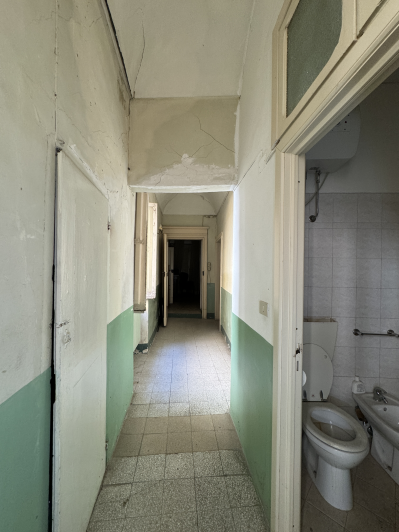 Image No.19-8 Bed Townhouse for sale