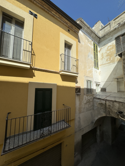 Image No.36-8 Bed Townhouse for sale