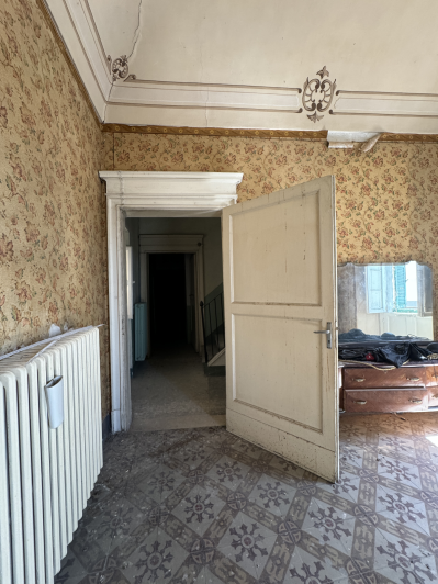 Image No.21-8 Bed Townhouse for sale