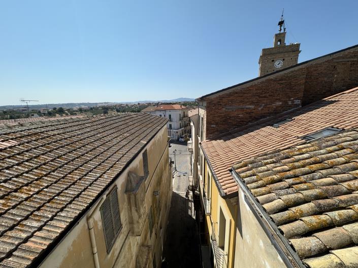 Image No.27-8 Bed Townhouse for sale