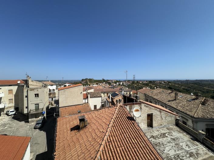 Image No.28-8 Bed Townhouse for sale