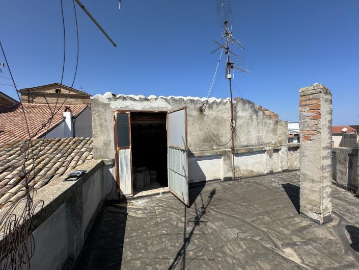 Image No.29-8 Bed Townhouse for sale