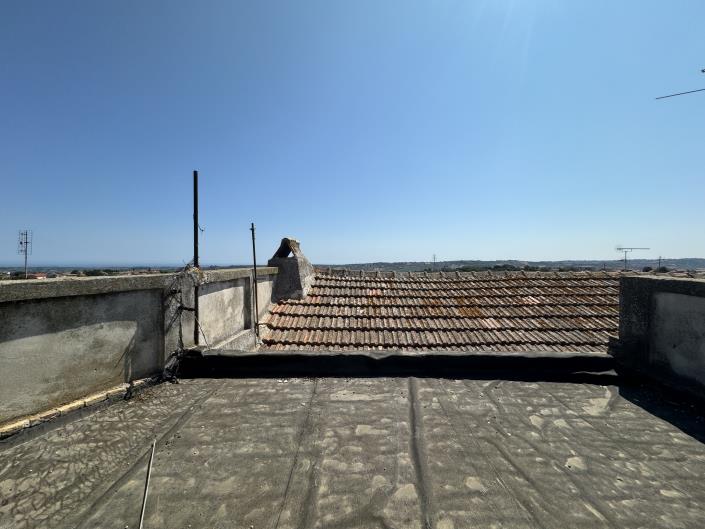 Image No.2-8 Bed Townhouse for sale