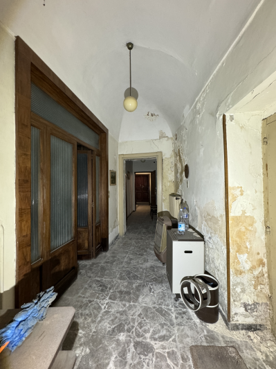 Image No.33-8 Bed Townhouse for sale