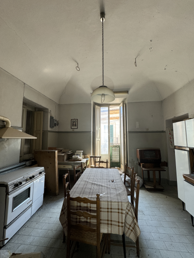 Image No.4-8 Bed Townhouse for sale