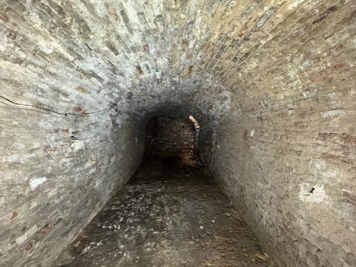 Image No.35-8 Bed Townhouse for sale