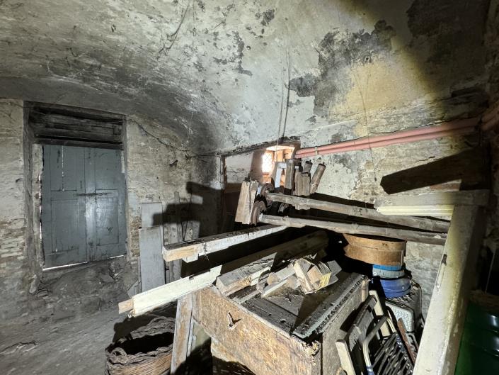 Image No.34-8 Bed Townhouse for sale