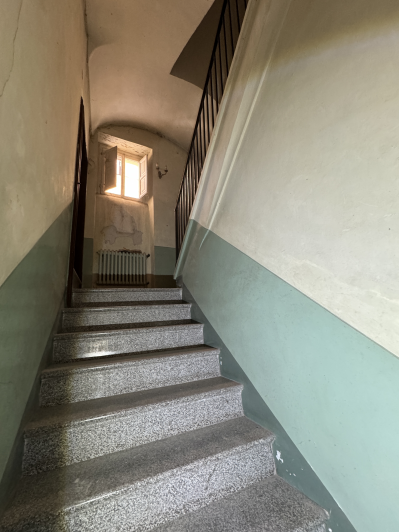 Image No.32-8 Bed Townhouse for sale