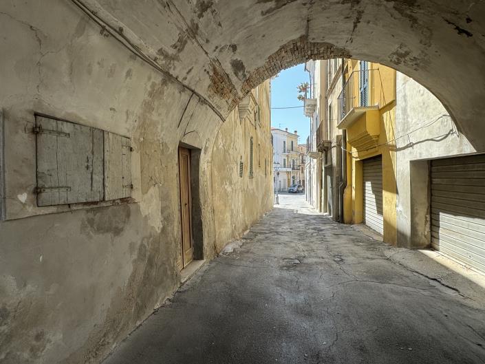 Image No.39-8 Bed Townhouse for sale