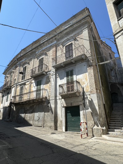 Image No.38-8 Bed Townhouse for sale