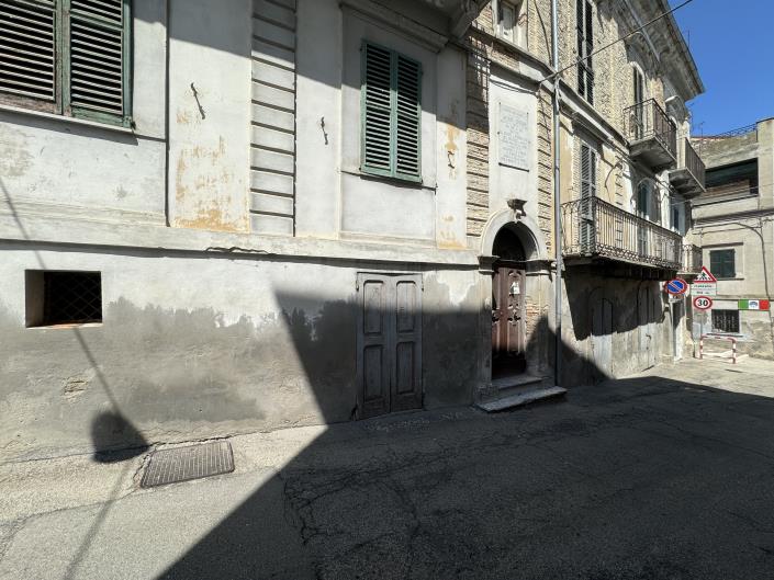 Image No.43-8 Bed Townhouse for sale