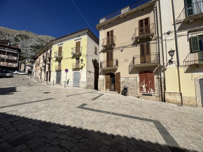 Image No.51-4 Bed Townhouse for sale