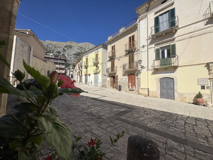 Image No.3-4 Bed Townhouse for sale