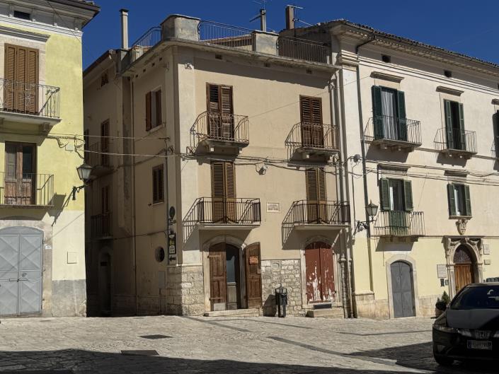 Image No.2-4 Bed Townhouse for sale