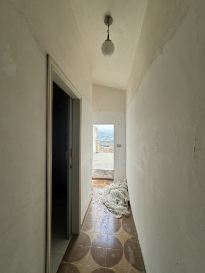 Image No.27-4 Bed Townhouse for sale