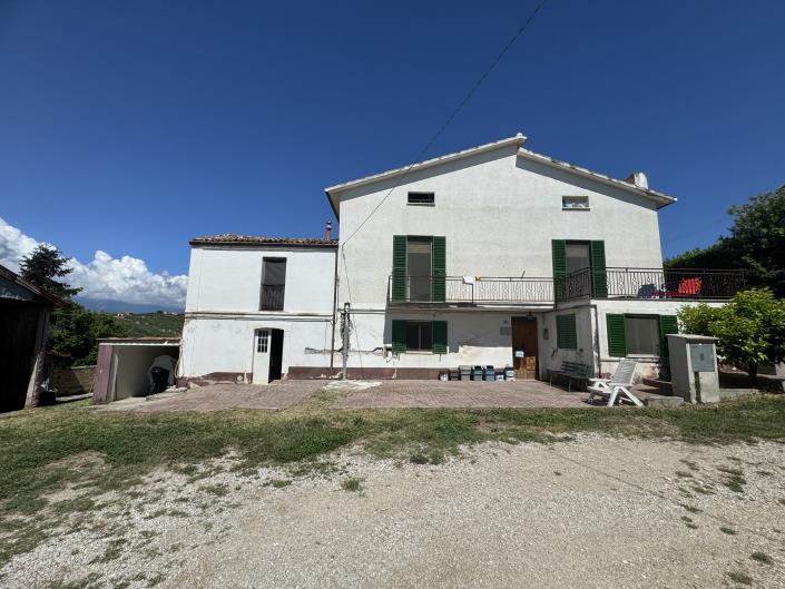 Image No.1-3 Bed Farmhouse for sale