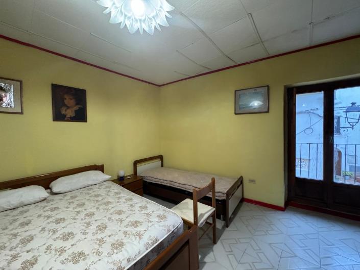 Image No.16-2 Bed Townhouse for sale