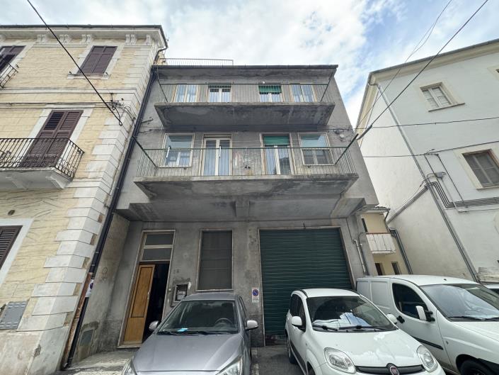 Image No.1-4 Bed Townhouse for sale