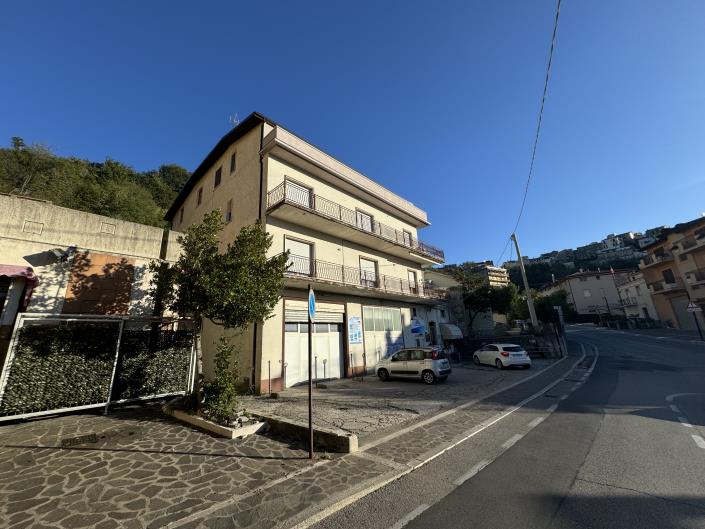 Image No.1-4 Bed Apartment for sale