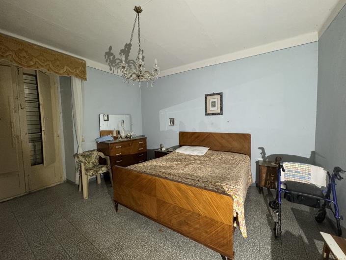 Image No.9-5 Bed Townhouse for sale