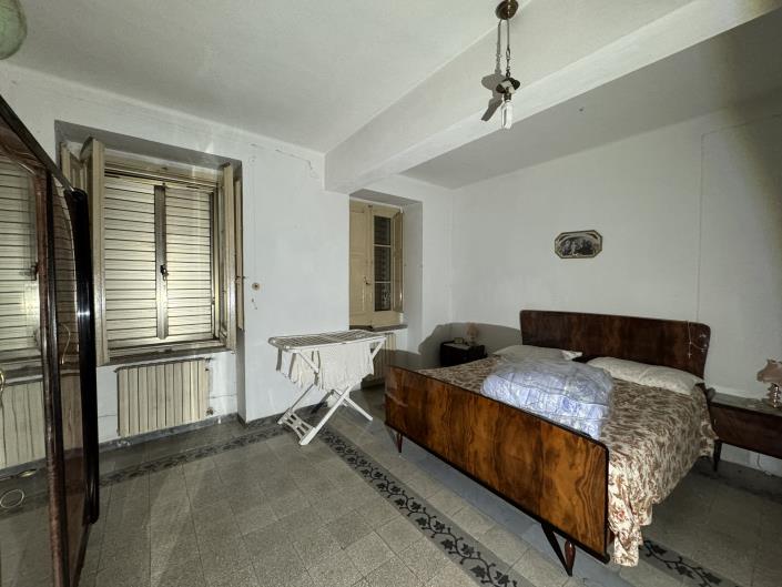 Image No.11-5 Bed Townhouse for sale