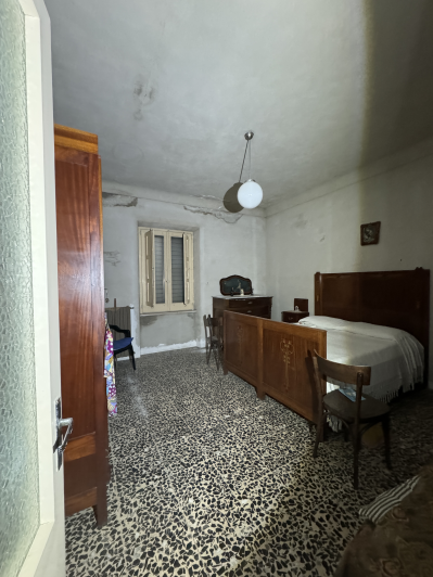 Image No.27-5 Bed Townhouse for sale