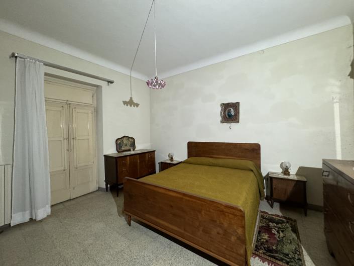 Image No.24-5 Bed Townhouse for sale