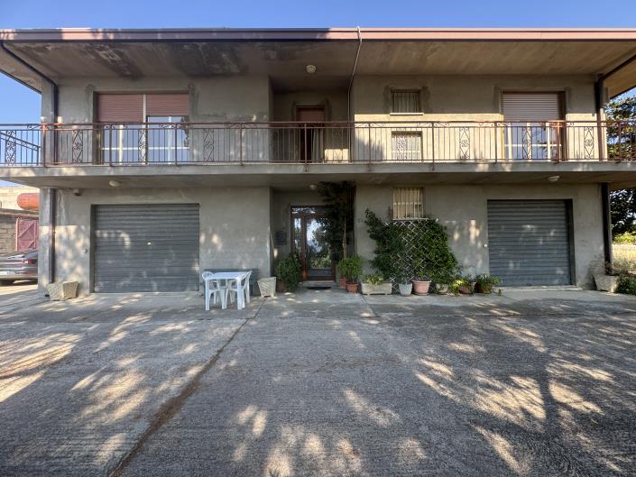 Image No.1-4 Bed Villa / Detached for sale