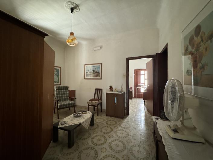 Image No.18-2 Bed Townhouse for sale