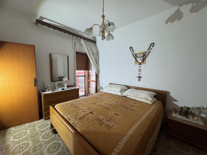 Image No.14-2 Bed Townhouse for sale