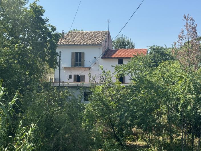 Image No.1-4 Bed Country Property for sale