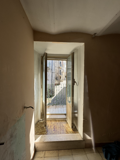 Image No.18-3 Bed Townhouse for sale