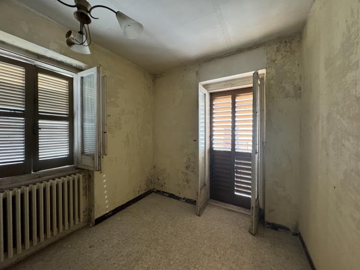 Image No.15-5 Bed Townhouse for sale