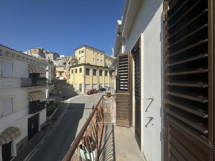 Image No.8-5 Bed Townhouse for sale