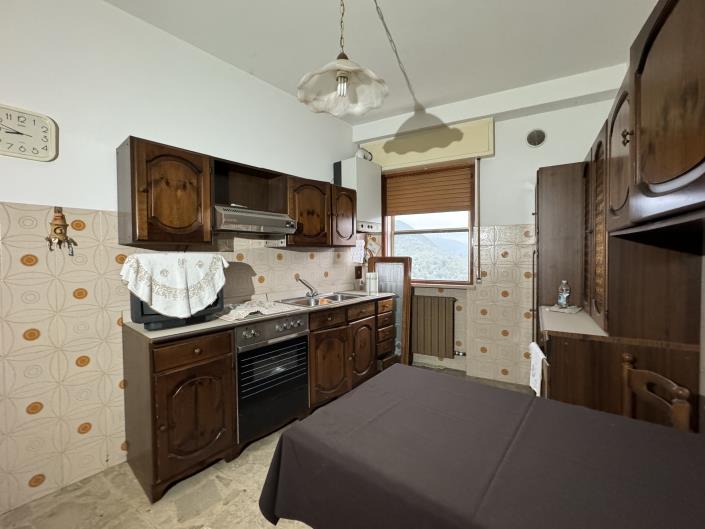 Image No.12-4 Bed Townhouse for sale