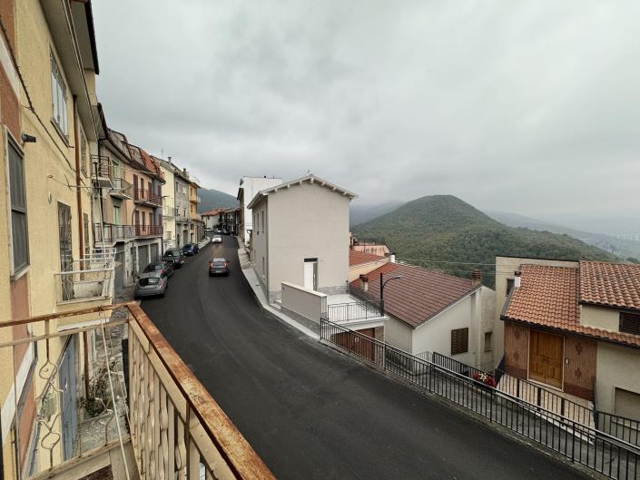 Image No.1-4 Bed Townhouse for sale
