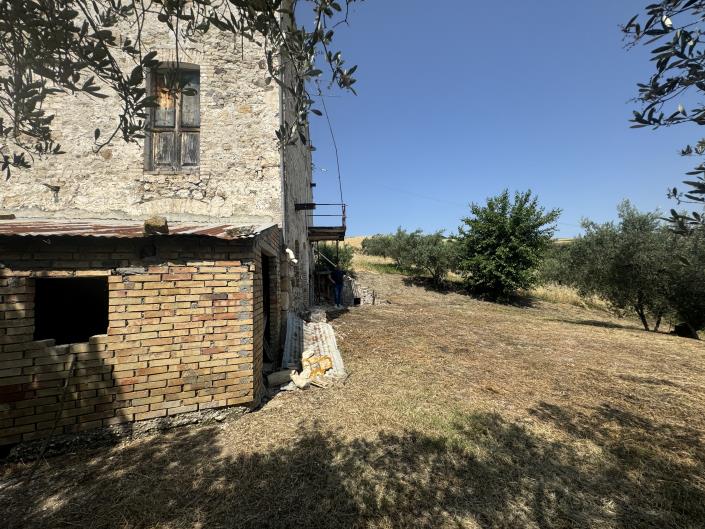 Image No.28-2 Bed Semi-Detached for sale