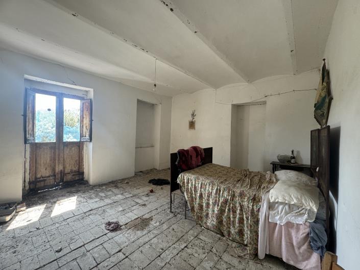 Image No.10-2 Bed Semi-Detached for sale