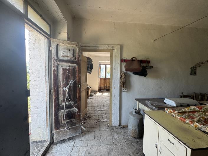 Image No.12-2 Bed Semi-Detached for sale