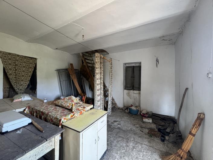 Image No.13-2 Bed Semi-Detached for sale