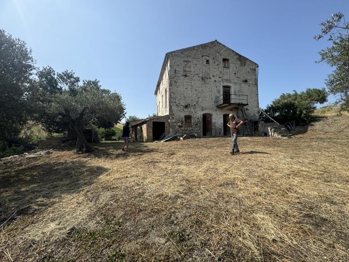 Image No.38-2 Bed Semi-Detached for sale