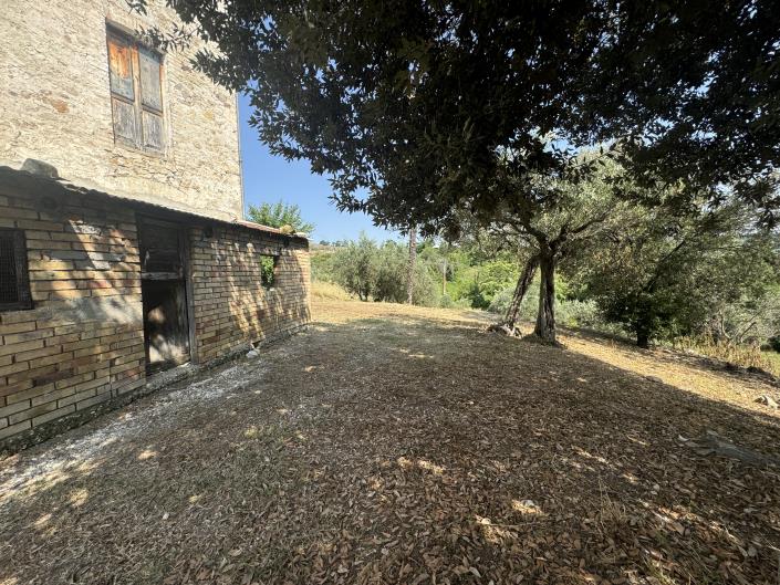 Image No.56-2 Bed Semi-Detached for sale