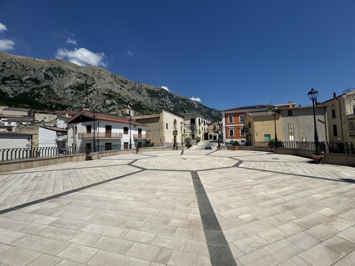 Image No.52-2 Bed Townhouse for sale