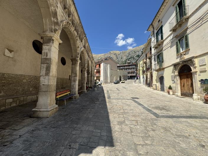 Image No.55-2 Bed Townhouse for sale