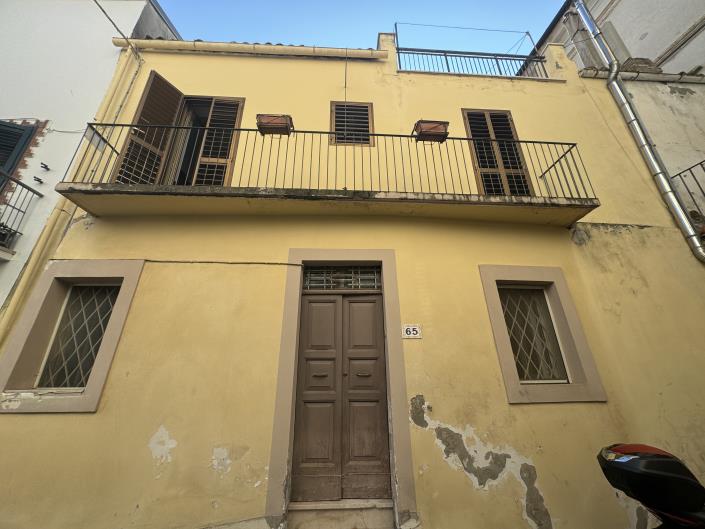 Image No.1-3 Bed Townhouse for sale